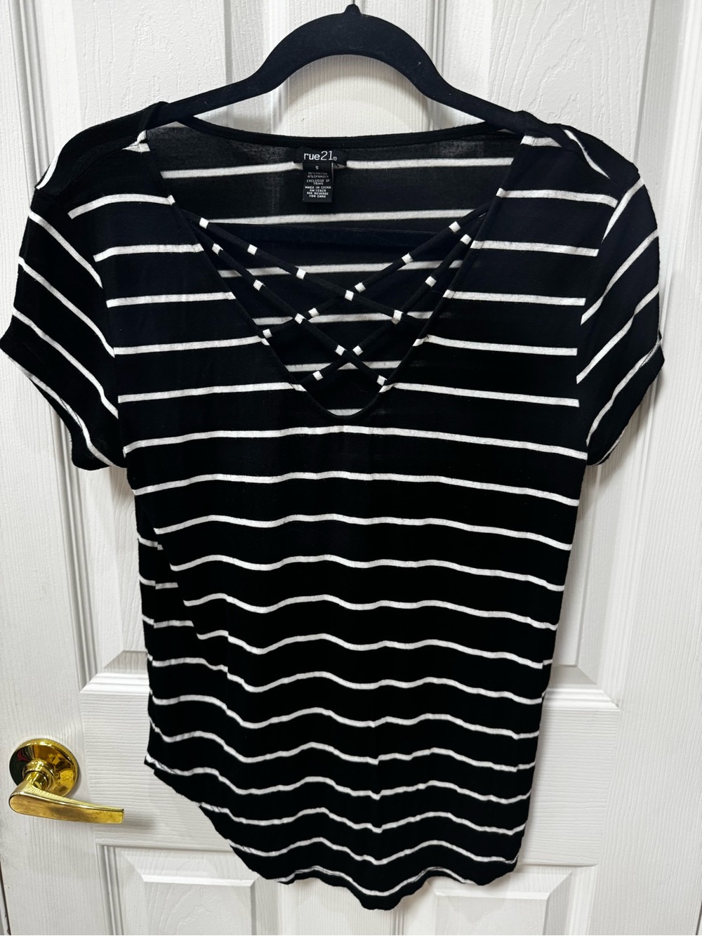 rue21 Black & White Striped Crisscross Short Sleeve Top